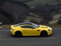 Aston Martin V12 Vantage S coupe 2-door (3 generation) 5.9 V12 AT (573 HP) foto, Aston Martin V12 Vantage S coupe 2-door (3 generation) 5.9 V12 AT (573 HP) fotos, Aston Martin V12 Vantage S coupe 2-door (3 generation) 5.9 V12 AT (573 HP) Bilder, Aston Martin V12 Vantage S coupe 2-door (3 generation) 5.9 V12 AT (573 HP) Bild