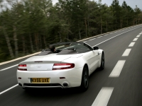 Aston Martin Vantage V8 Roadster 2-door (3 generation) 4.3 V8 MT (384hp) foto, Aston Martin Vantage V8 Roadster 2-door (3 generation) 4.3 V8 MT (384hp) fotos, Aston Martin Vantage V8 Roadster 2-door (3 generation) 4.3 V8 MT (384hp) Bilder, Aston Martin Vantage V8 Roadster 2-door (3 generation) 4.3 V8 MT (384hp) Bild