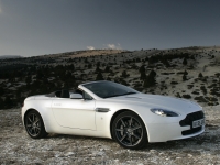 Aston Martin Vantage V8 Roadster 2-door (3 generation) 4.3 V8 MT (384hp) foto, Aston Martin Vantage V8 Roadster 2-door (3 generation) 4.3 V8 MT (384hp) fotos, Aston Martin Vantage V8 Roadster 2-door (3 generation) 4.3 V8 MT (384hp) Bilder, Aston Martin Vantage V8 Roadster 2-door (3 generation) 4.3 V8 MT (384hp) Bild