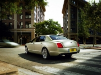 Bentley Continental Flying Spur Sedan 4-door (2 generation) AT 6.0 (560 HP) foto, Bentley Continental Flying Spur Sedan 4-door (2 generation) AT 6.0 (560 HP) fotos, Bentley Continental Flying Spur Sedan 4-door (2 generation) AT 6.0 (560 HP) Bilder, Bentley Continental Flying Spur Sedan 4-door (2 generation) AT 6.0 (560 HP) Bild