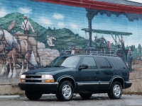 Chevrolet Blazer SUV 5-door (4 generation) 2.2 MT (137 HP) foto, Chevrolet Blazer SUV 5-door (4 generation) 2.2 MT (137 HP) fotos, Chevrolet Blazer SUV 5-door (4 generation) 2.2 MT (137 HP) Bilder, Chevrolet Blazer SUV 5-door (4 generation) 2.2 MT (137 HP) Bild