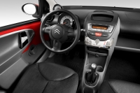 Citroen C1 Hatchback 5-door. (1 generation) 1.0 MT (68 HP) Tendance foto, Citroen C1 Hatchback 5-door. (1 generation) 1.0 MT (68 HP) Tendance fotos, Citroen C1 Hatchback 5-door. (1 generation) 1.0 MT (68 HP) Tendance Bilder, Citroen C1 Hatchback 5-door. (1 generation) 1.0 MT (68 HP) Tendance Bild