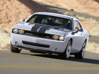 Dodge Challenger Coupe 2-door (3 generation) 6.1 V8 AT SRT8 (431hp) foto, Dodge Challenger Coupe 2-door (3 generation) 6.1 V8 AT SRT8 (431hp) fotos, Dodge Challenger Coupe 2-door (3 generation) 6.1 V8 AT SRT8 (431hp) Bilder, Dodge Challenger Coupe 2-door (3 generation) 6.1 V8 AT SRT8 (431hp) Bild