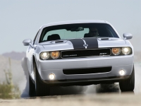 Dodge Challenger Coupe 2-door (3 generation) 6.1 V8 AT SRT8 (431hp) foto, Dodge Challenger Coupe 2-door (3 generation) 6.1 V8 AT SRT8 (431hp) fotos, Dodge Challenger Coupe 2-door (3 generation) 6.1 V8 AT SRT8 (431hp) Bilder, Dodge Challenger Coupe 2-door (3 generation) 6.1 V8 AT SRT8 (431hp) Bild