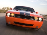 Dodge Challenger Coupe 2-door (3 generation) 6.1 V8 AT SRT8 (431hp) foto, Dodge Challenger Coupe 2-door (3 generation) 6.1 V8 AT SRT8 (431hp) fotos, Dodge Challenger Coupe 2-door (3 generation) 6.1 V8 AT SRT8 (431hp) Bilder, Dodge Challenger Coupe 2-door (3 generation) 6.1 V8 AT SRT8 (431hp) Bild