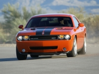 Dodge Challenger Coupe 2-door (3 generation) 6.1 V8 AT SRT8 (431hp) foto, Dodge Challenger Coupe 2-door (3 generation) 6.1 V8 AT SRT8 (431hp) fotos, Dodge Challenger Coupe 2-door (3 generation) 6.1 V8 AT SRT8 (431hp) Bilder, Dodge Challenger Coupe 2-door (3 generation) 6.1 V8 AT SRT8 (431hp) Bild