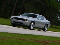 Dodge Challenger Coupe 2-door (3 generation) 6.1 V8 AT SRT8 (431hp) foto, Dodge Challenger Coupe 2-door (3 generation) 6.1 V8 AT SRT8 (431hp) fotos, Dodge Challenger Coupe 2-door (3 generation) 6.1 V8 AT SRT8 (431hp) Bilder, Dodge Challenger Coupe 2-door (3 generation) 6.1 V8 AT SRT8 (431hp) Bild