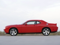 Dodge Challenger Coupe 2-door (3 generation) 6.1 V8 AT SRT8 (431hp) foto, Dodge Challenger Coupe 2-door (3 generation) 6.1 V8 AT SRT8 (431hp) fotos, Dodge Challenger Coupe 2-door (3 generation) 6.1 V8 AT SRT8 (431hp) Bilder, Dodge Challenger Coupe 2-door (3 generation) 6.1 V8 AT SRT8 (431hp) Bild