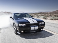 Dodge Challenger Coupe 2-door (3 generation) 6.1 V8 AT SRT8 (431hp) foto, Dodge Challenger Coupe 2-door (3 generation) 6.1 V8 AT SRT8 (431hp) fotos, Dodge Challenger Coupe 2-door (3 generation) 6.1 V8 AT SRT8 (431hp) Bilder, Dodge Challenger Coupe 2-door (3 generation) 6.1 V8 AT SRT8 (431hp) Bild