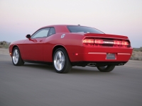 Dodge Challenger Coupe 2-door (3 generation) 6.1 V8 AT SRT8 (431hp) foto, Dodge Challenger Coupe 2-door (3 generation) 6.1 V8 AT SRT8 (431hp) fotos, Dodge Challenger Coupe 2-door (3 generation) 6.1 V8 AT SRT8 (431hp) Bilder, Dodge Challenger Coupe 2-door (3 generation) 6.1 V8 AT SRT8 (431hp) Bild