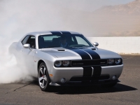 Dodge Challenger Coupe 2-door (3 generation) 6.4 V8 MT SRT8 392 (476hp) foto, Dodge Challenger Coupe 2-door (3 generation) 6.4 V8 MT SRT8 392 (476hp) fotos, Dodge Challenger Coupe 2-door (3 generation) 6.4 V8 MT SRT8 392 (476hp) Bilder, Dodge Challenger Coupe 2-door (3 generation) 6.4 V8 MT SRT8 392 (476hp) Bild