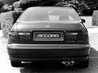 Honda Accord Sedan (5th generation) 2.0 MT (131hp) foto, Honda Accord Sedan (5th generation) 2.0 MT (131hp) fotos, Honda Accord Sedan (5th generation) 2.0 MT (131hp) Bilder, Honda Accord Sedan (5th generation) 2.0 MT (131hp) Bild
