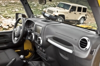 Jeep Wrangler Convertible 2-door (JK) 2.8 TD MT (200 HP) Rubicon (2014) foto, Jeep Wrangler Convertible 2-door (JK) 2.8 TD MT (200 HP) Rubicon (2014) fotos, Jeep Wrangler Convertible 2-door (JK) 2.8 TD MT (200 HP) Rubicon (2014) Bilder, Jeep Wrangler Convertible 2-door (JK) 2.8 TD MT (200 HP) Rubicon (2014) Bild