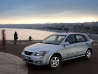 Kia Cerato Hatchback (1 generation) 1.6 MT (105hp) foto, Kia Cerato Hatchback (1 generation) 1.6 MT (105hp) fotos, Kia Cerato Hatchback (1 generation) 1.6 MT (105hp) Bilder, Kia Cerato Hatchback (1 generation) 1.6 MT (105hp) Bild