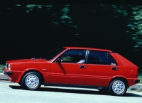 Lancia Delta Hatchback (1 generation) 1.6 MT GT i. e. (107 hp) foto, Lancia Delta Hatchback (1 generation) 1.6 MT GT i. e. (107 hp) fotos, Lancia Delta Hatchback (1 generation) 1.6 MT GT i. e. (107 hp) Bilder, Lancia Delta Hatchback (1 generation) 1.6 MT GT i. e. (107 hp) Bild