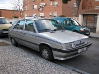 Renault 11 Hatchback 5-door. (2 generation) 1.4 4MT (68hp) foto, Renault 11 Hatchback 5-door. (2 generation) 1.4 4MT (68hp) fotos, Renault 11 Hatchback 5-door. (2 generation) 1.4 4MT (68hp) Bilder, Renault 11 Hatchback 5-door. (2 generation) 1.4 4MT (68hp) Bild