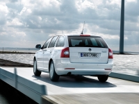 Skoda Octavia Combi wagon 5-door (2 generation) 1.2 TSI MT (105 HP) foto, Skoda Octavia Combi wagon 5-door (2 generation) 1.2 TSI MT (105 HP) fotos, Skoda Octavia Combi wagon 5-door (2 generation) 1.2 TSI MT (105 HP) Bilder, Skoda Octavia Combi wagon 5-door (2 generation) 1.2 TSI MT (105 HP) Bild