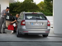 Skoda Octavia Combi wagon 5-door (2 generation) 1.6 TDI MT (105 HP) foto, Skoda Octavia Combi wagon 5-door (2 generation) 1.6 TDI MT (105 HP) fotos, Skoda Octavia Combi wagon 5-door (2 generation) 1.6 TDI MT (105 HP) Bilder, Skoda Octavia Combi wagon 5-door (2 generation) 1.6 TDI MT (105 HP) Bild