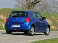 Suzuki Swift Hatchback 5-door. (3 generation) 1.5 AT (102hp) foto, Suzuki Swift Hatchback 5-door. (3 generation) 1.5 AT (102hp) fotos, Suzuki Swift Hatchback 5-door. (3 generation) 1.5 AT (102hp) Bilder, Suzuki Swift Hatchback 5-door. (3 generation) 1.5 AT (102hp) Bild