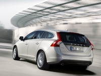 Volvo V60 Estate (1 generation) 2.4 D6 Plug-in-Hybrid Geartronic Turbo AWD (215 HP) foto, Volvo V60 Estate (1 generation) 2.4 D6 Plug-in-Hybrid Geartronic Turbo AWD (215 HP) fotos, Volvo V60 Estate (1 generation) 2.4 D6 Plug-in-Hybrid Geartronic Turbo AWD (215 HP) Bilder, Volvo V60 Estate (1 generation) 2.4 D6 Plug-in-Hybrid Geartronic Turbo AWD (215 HP) Bild